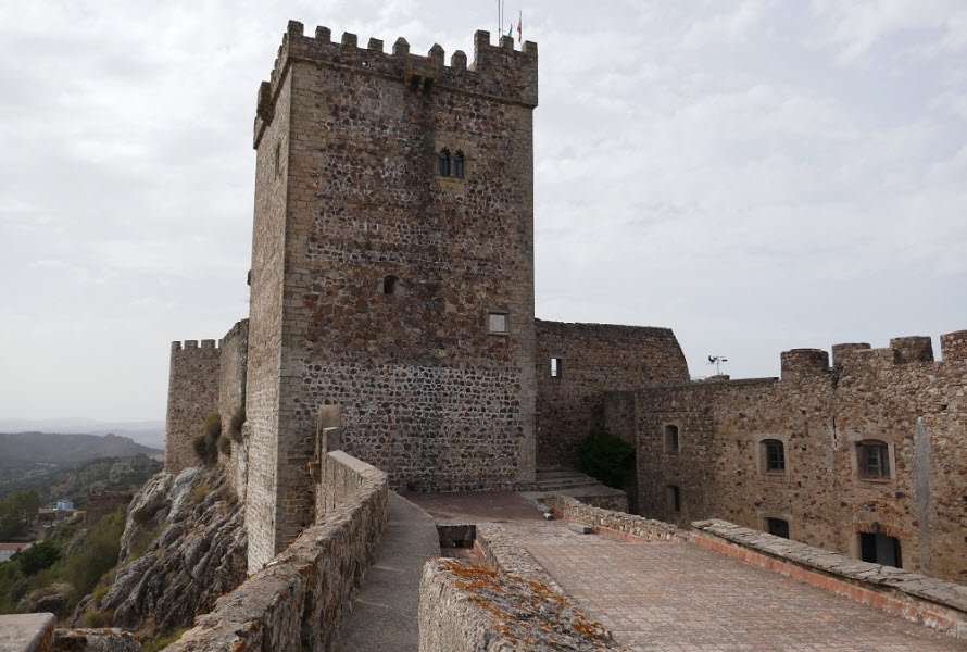 Castillo de Alburquerque, Castillo de Luna, Spain